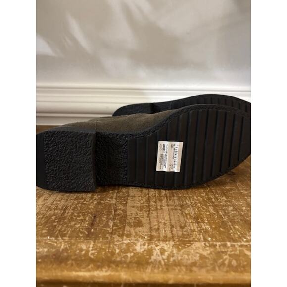 Clarks Griffin Plaza Women's Suede Ankle Boots Chelsea Bootie Size 7.5 NEW - Picture 9 of 9